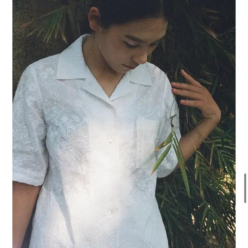 [BUNJANG] Teak Embroidered Flower Cotton Short Sleeve Shirt / 티크 embroidery flower cotton shirt 반팔 셔츠