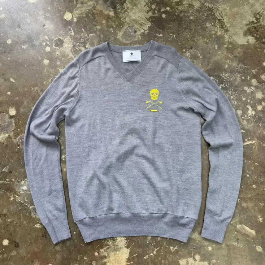 [BUNJANG] Mark &ロナ Skull V-Neck Knit M Grey / 95) 마크앤로나 해골 V넥 니트 그레이