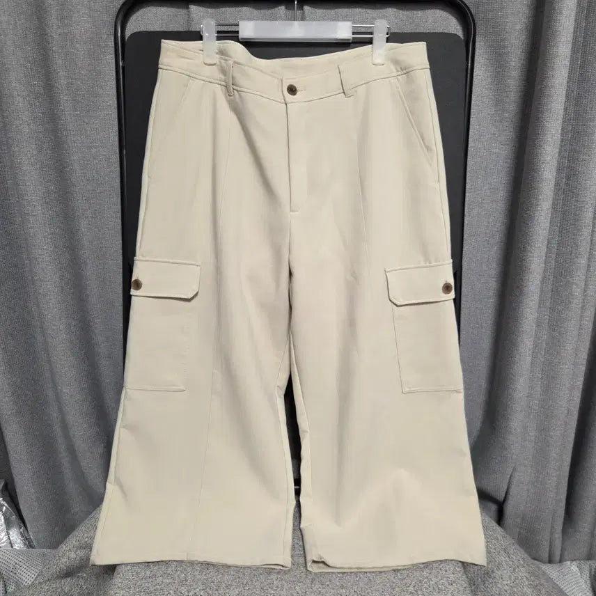 [BUNJANG] GU Cargo Bermuda Shorts Size 36 / GU 카고 버뮤다 팬츠 36