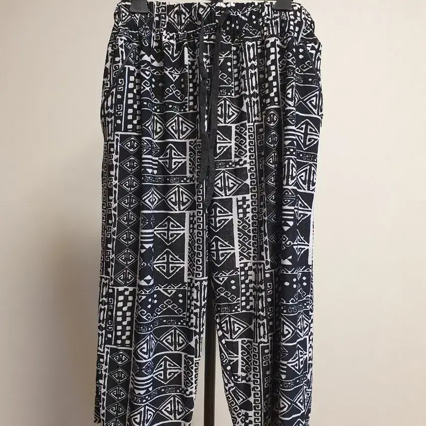 [BUNJANG] Black Pattern 7/8 Length Pants / (새상품)블랙 패턴 여성 7부 바지 free size
