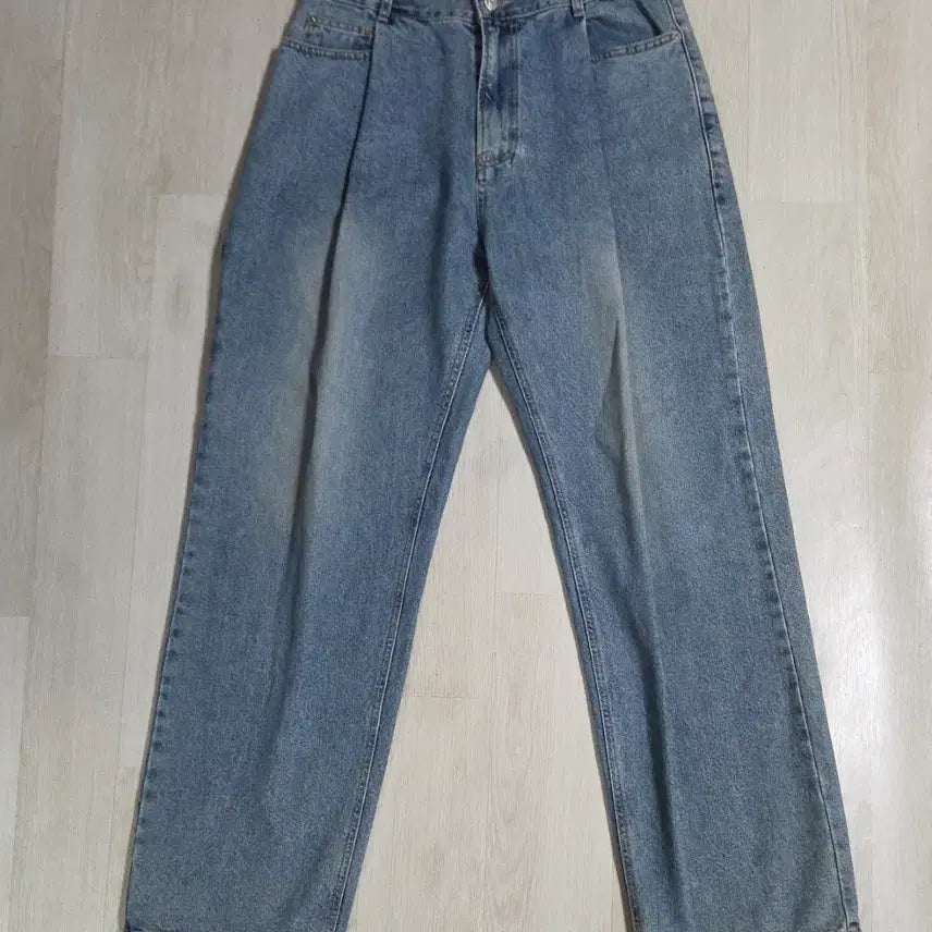 [BUNJANG] Unaffected One-Tuck Wide Denim (Medium Blue, Size M) / (착샷) 언어펙티드 원턱 와이드 데님