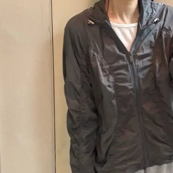 [BUNJANG] La Fille de Femme Lightweight Shirring Windbreaker Charcoal / 라퍼지 포 우먼 경량 셔링 바람막이 차콜 무신사 29cm 오르 비터셀즈