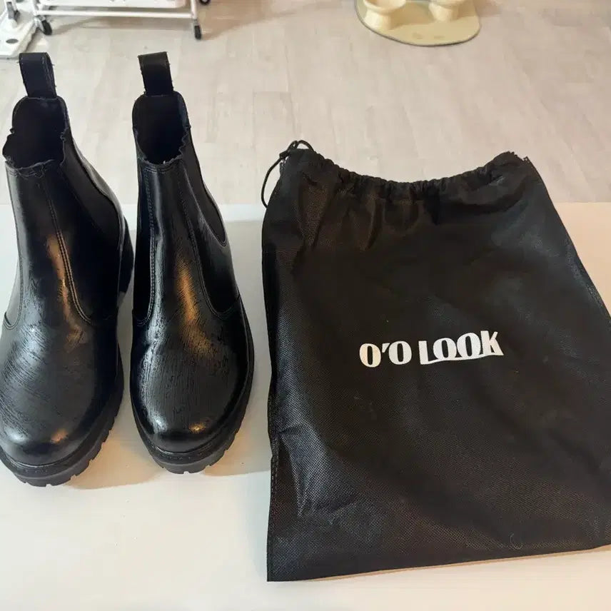 [BUNJANG] O'LOOK Black Chelsea Boots with Dust Bag / O'O LOOK 블랙 첼시 부츠 + 더스트백