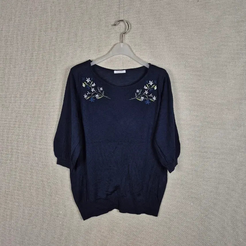 [BUNJANG] Navy Flower Embroidery 7-Sleeve Knit Top / (#55,66추천/L)왕스판 네이비 플라워 자수 7부 반팔니트