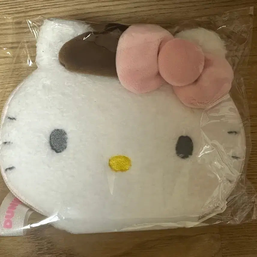 [BUNJANG] Dunkin' Sanrio Kitty Travel Wallet Pouch / 던킨 산리오 트래블월렛 파우치 키티 새상품