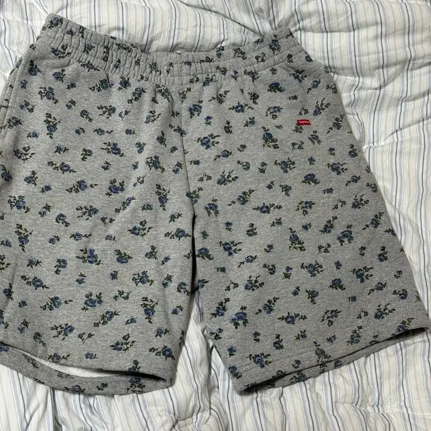 [BUNJANG] Supreme Small Box Sweatshorts Flower Shorts / 슈프림 스몰 박스 스웻쇼츠 플라워 반바지