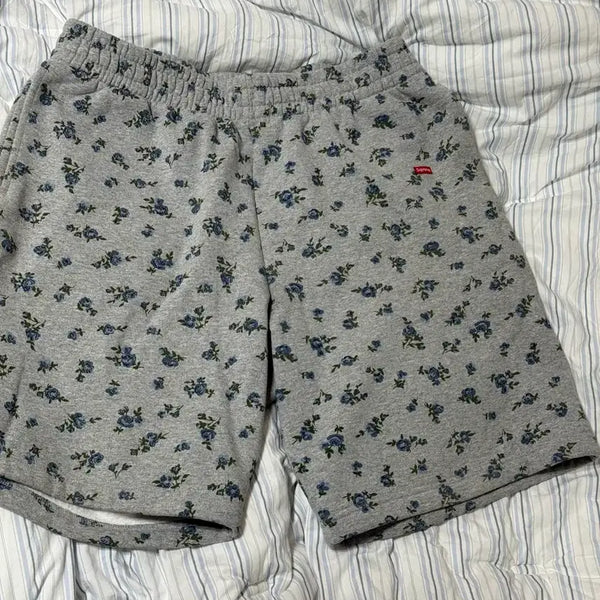 [BUNJANG] Supreme Small Box Sweatshorts Flower Shorts / 슈프림 스몰 박스 스웻쇼츠 플라워 반바지