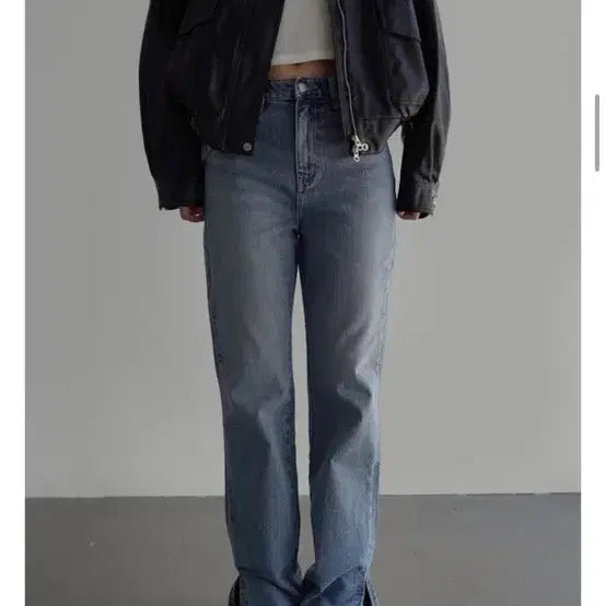 [BUNJANG] Laroom Old Slit Denim Pants (Medium Wash, Size M) / 라룸 올드슬릿데님 중청 m