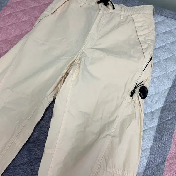 [BUNJANG] CP Company Ivory Loose Fit Cargo Pants (Size 32) - New / CP컴퍼니 아이보리 루즈핏 카고바지(32)(새상품)
