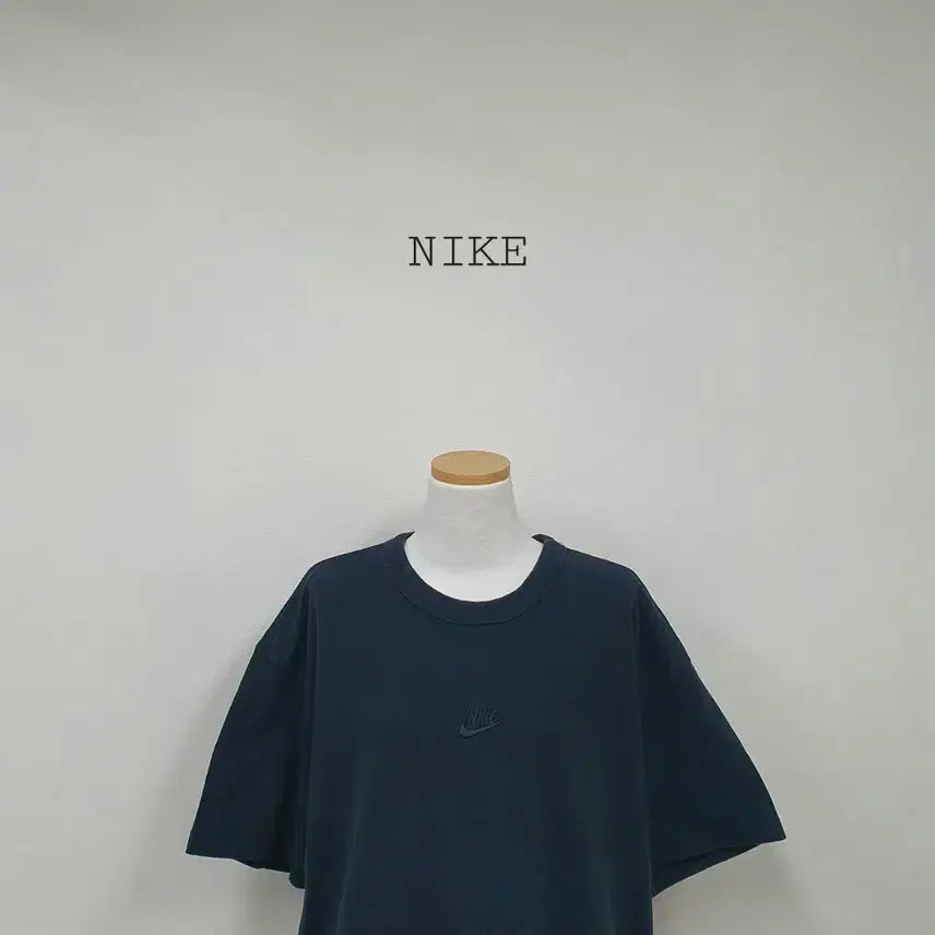 [BUNJANG] Nike Mini Embroidered Black Short Sleeve T-Shirt / 세일)No.26071108 나이키 미니 블랙자수 블랙 반팔 티셔츠