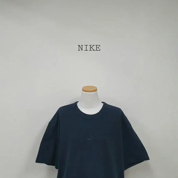 [BUNJANG] Nike Mini Embroidered Black Short Sleeve T-Shirt / 세일)No.26071108 나이키 미니 블랙자수 블랙 반팔 티셔츠