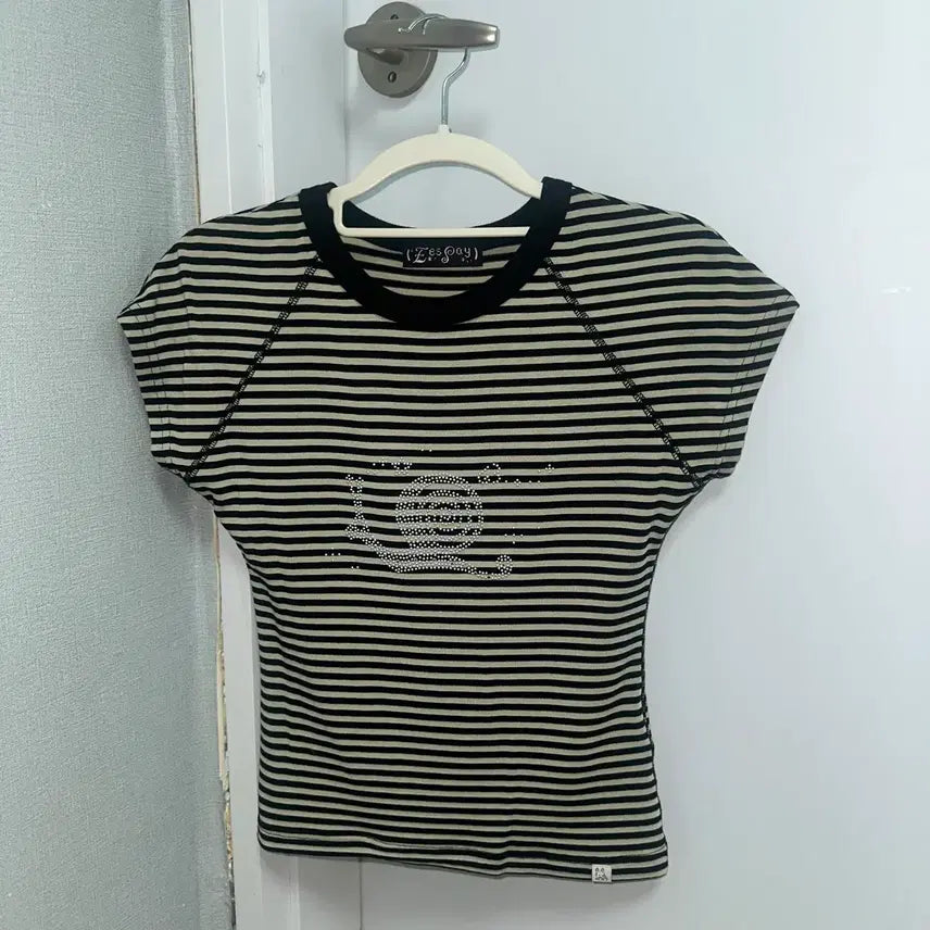 [BUNJANG] eessay Stripe Short-Sleeve T-Shirt Black / eessay 에세이 스트라이프 반팔 티셔츠 블랙
