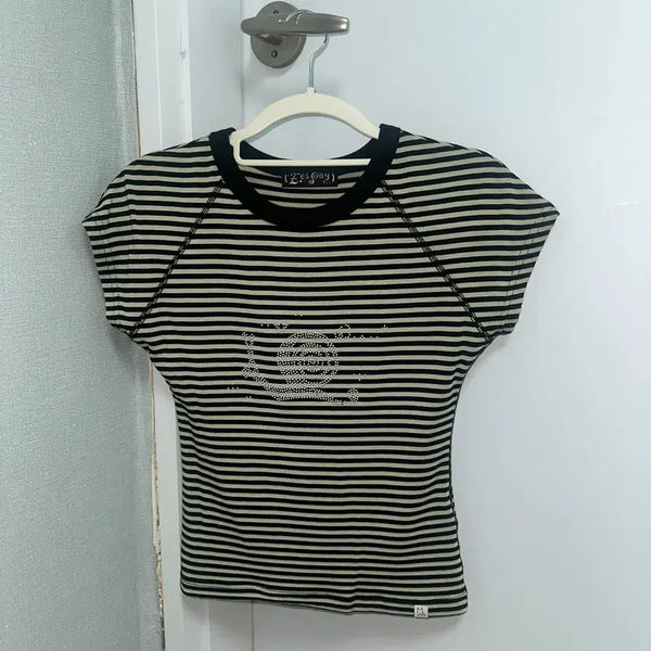 [BUNJANG] eessay Stripe Short-Sleeve T-Shirt Black / eessay 에세이 스트라이프 반팔 티셔츠 블랙