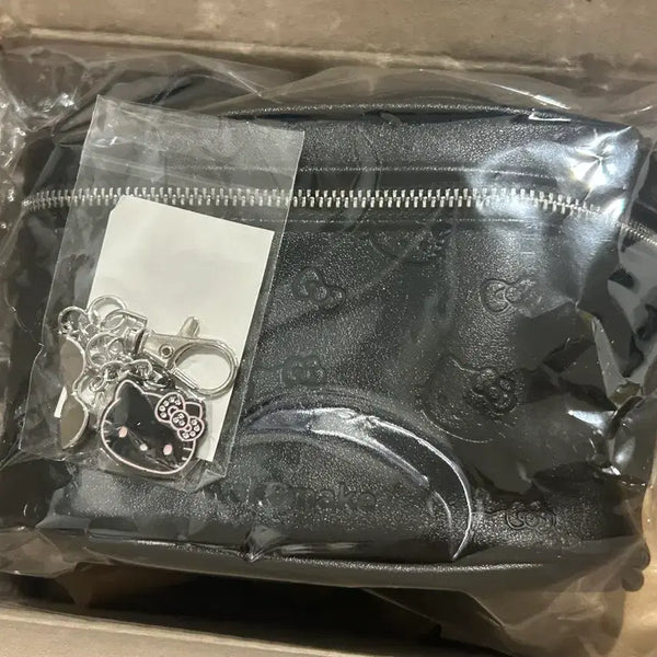[BUNJANG] WAKEMAKE Hello Kitty Leather Pouch with Charm Keychain / 웨이크메이크 헬로키티 레더 파우치 레더파우치+헬로키티 참 키링