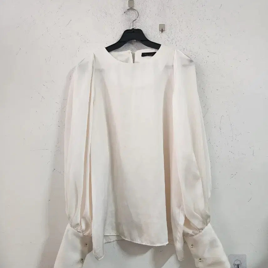 [BUNJANG] White Puff Blouse / 화이트 퍼프 블라우스