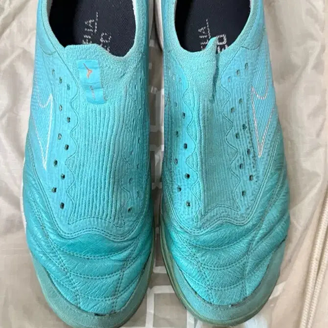 [BUNJANG] Mizuno Morelia Neo Sala Beta Sky Blue 275 Soccer Cleats / 미즈노 모렐리아 네오 살라베타 하늘색 275