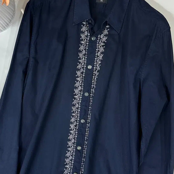 [BUNJANG] Gucci Flower Embroidered Logo Button Shirt Navy / 구찌 플라워 자수 로고 장식 네이비 셔츠