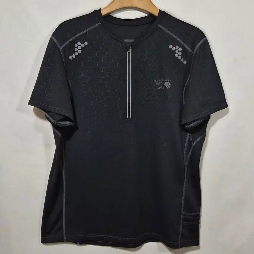 [BUNJANG] Mountain Hardwear Men's Half-Zip Performance T-Shirt / 마운틴 하드웨어 반집업 기능성 티셔츠