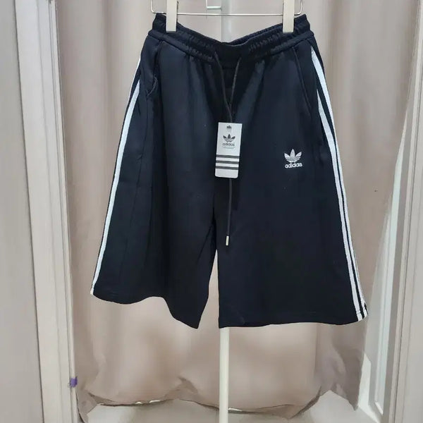 [BUNJANG] Adidas Three-Stripes Side-Pleated Shorts Black / 아디다스 삼선 옆핀턱 반바지 블랙.새상품.무료배송