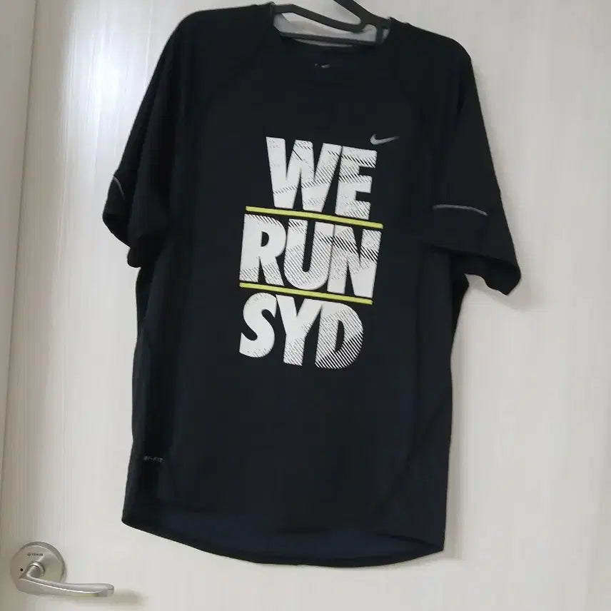 [BUNJANG] Nike WE RUN SYD Short Sleeve T-Shirt Black / 나이키 WE RUN SYD 반팔 티셔츠 블랙