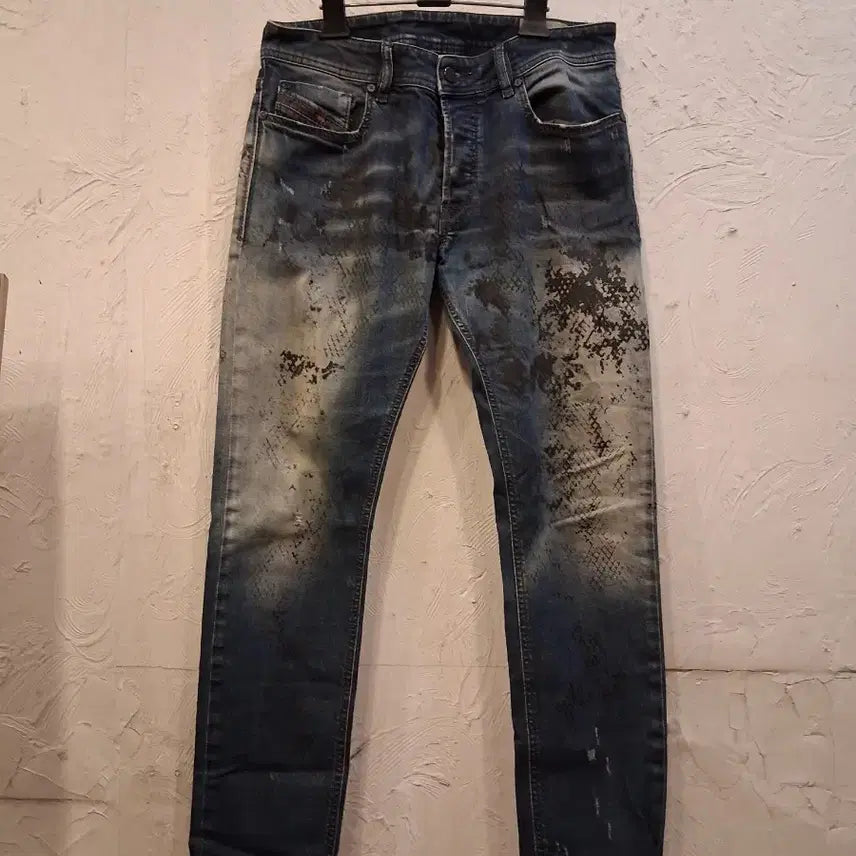 [BUNJANG] Diesel Distressed Wash Jeans / 디젤 데미지 워싱 청바지