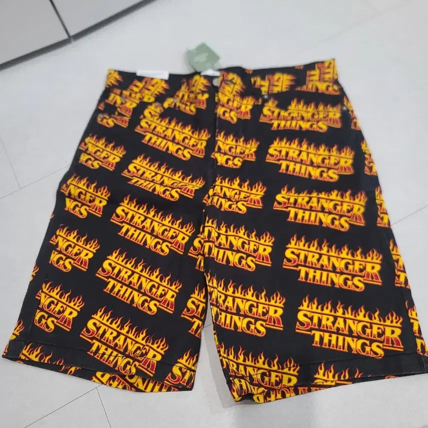 [BUNJANG] H&M Stranger Things Collaboration Shorts Size 34 / H&M 스트레인저 띵스 반바지 새상품 팝니다.34사이즈