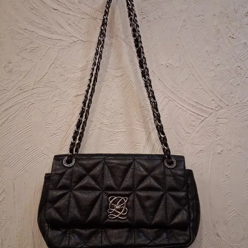 [BUNJANG] Louis Quatorze Quilted Chain Shoulder Bag Black / 루이까또즈 퀼팅 체인 숄더백 블랙