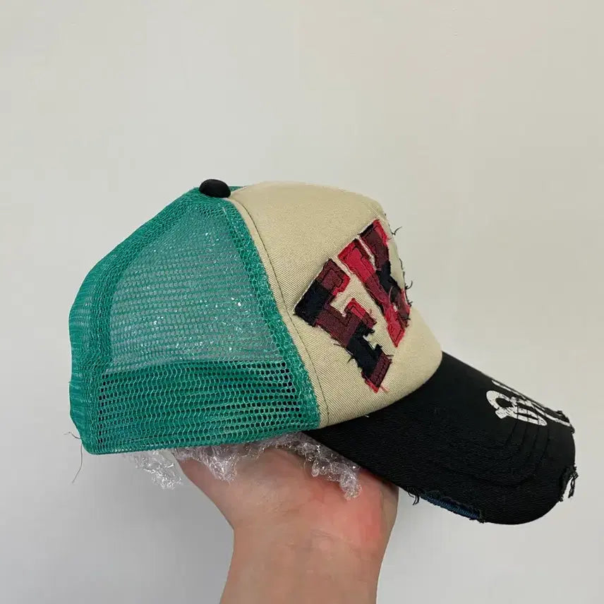 [BUNJANG] Reed Patchwork Lettering Damage Trucker Cap / 리드 패치워크 레터링 데미지 트러커 캡