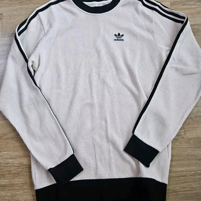 [BUNJANG] Adidas Adicolor Waffle Crewneck T-Shirt Size S / 아디다스 아디컬러 와플 크루넥 S