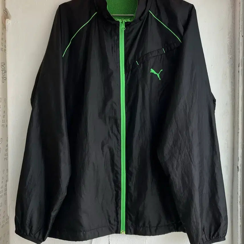 [BUNJANG] Puma Black Windbreaker Jacket with Green Accents / 푸마 블랙 바람막이 그린 포인트