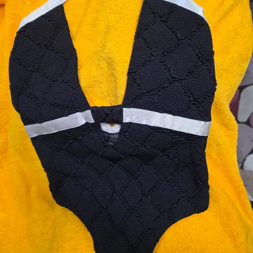 [BUNJANG] Chanel Monokini Swimsuit Size 66-77 / 샤넬66~77  수영복 새상품 . 한컷 삿.    상태 좋아요