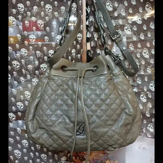 [BUNJANG] Louis Quatorze Quilted Drawstring Bag / 루이까또즈 퀼팅 복조리백 (새상품)