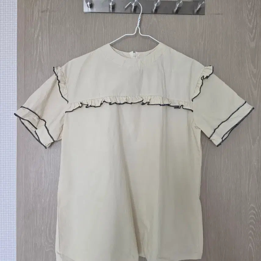 [BUNJANG] Overlock Frill Blouse / 오버로크 프릴 블라우스
