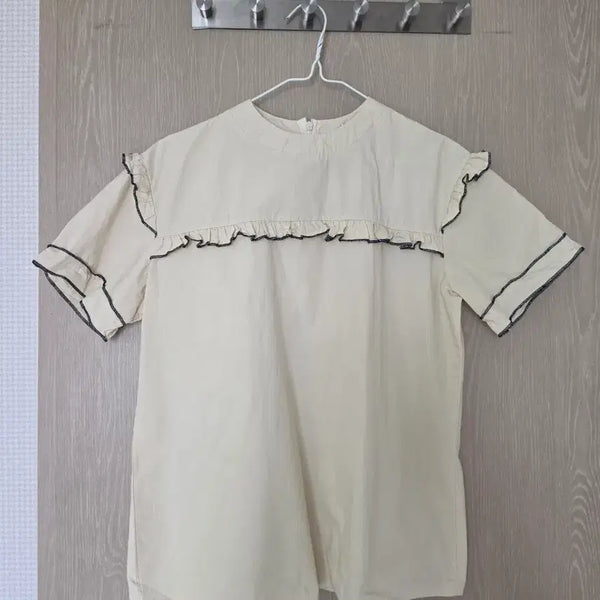 [BUNJANG] Overlock Frill Blouse / 오버로크 프릴 블라우스