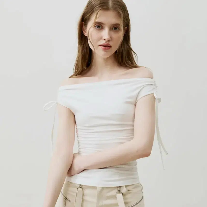 [BUNJANG] Ari Shirring Off-Shoulder Top Ivory / [새상품]아리 셔링 오프숄더탑 아이보리