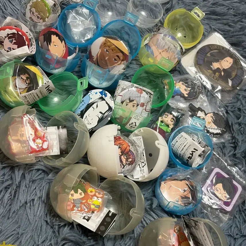 [BUNJANG] Anime Merchandise Bundle: Can Badges & Keychains / 하이큐 문스독 윈브레 도리벤 에반게리온 바나나피쉬 굿즈 캔뱃지 키링 처분
