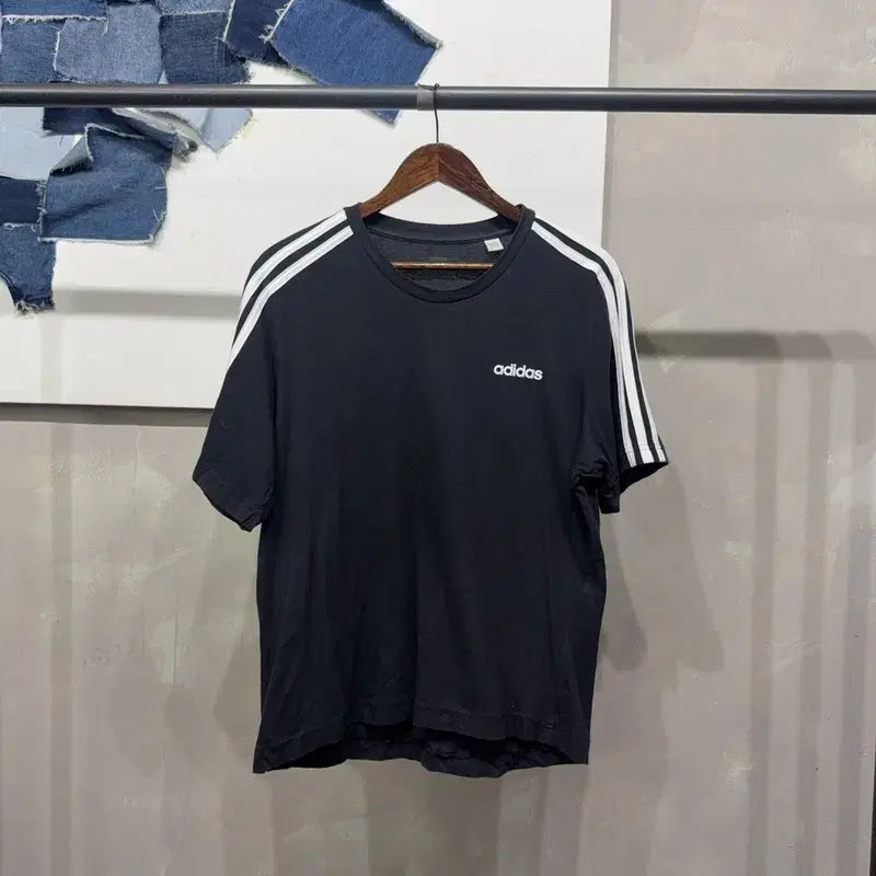 [BUNJANG] Adidas Women's Casual Street Logo Sideline Short Sleeve T-Shirt / (100) 아디다스 여성 캐주얼 스트릿 로고 사이드라인 반팔 티