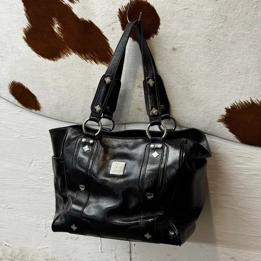 [BUNJANG] MCM Leather Studded Shoulder Bag Black / MCM 레더 스터드 숄더백 블랙 (OS)