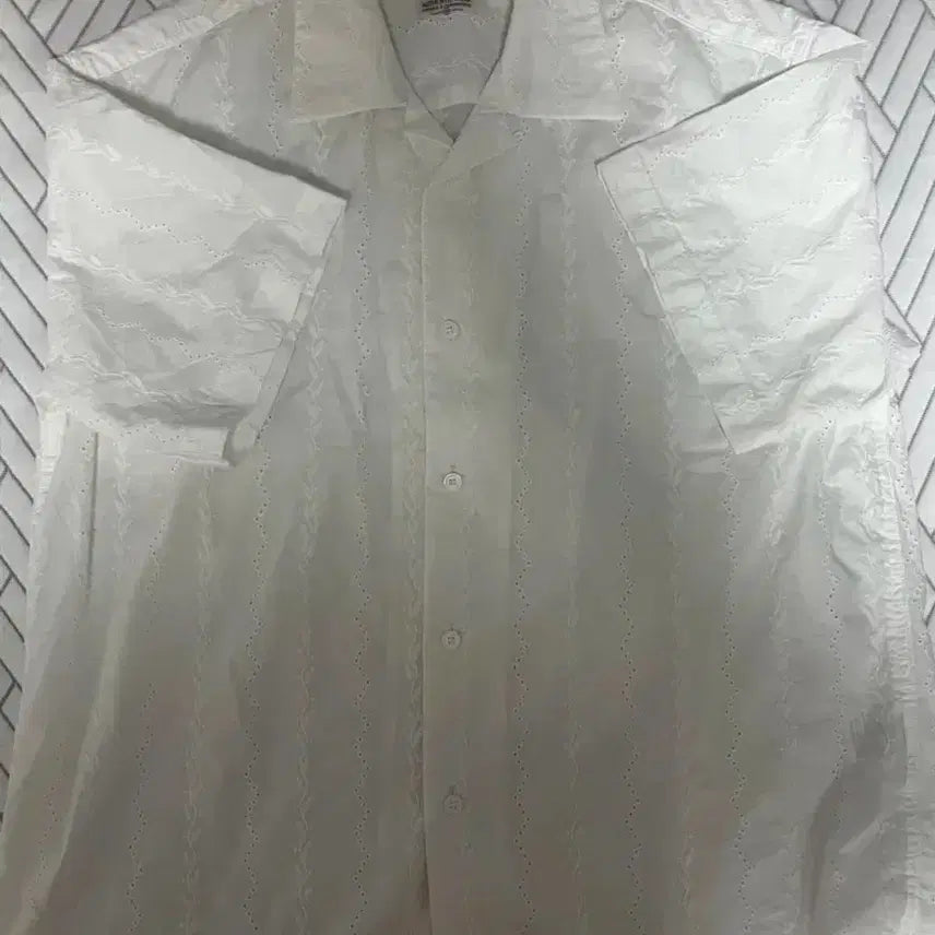 [BUNJANG] Outstanding White Embroidered Shirt M / Outstanding 화이트 자수 셔츠 M