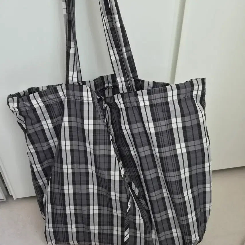[BUNJANG] Checkered Drawstring Tote Bag / 체크무늬 끈 조리개 에코백 가방 해변가 짐가방 여행가방