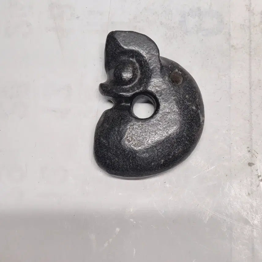 [BUNJANG] Hongshan Culture Black Jade Small Artifact (Dragon/Character) / 자석이 붙는 홍산문화 흑피옥 소형 (저룡/문자) ( C - 601 )