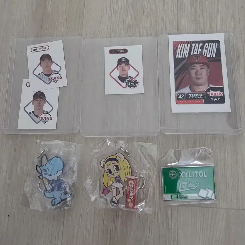 [BUNJANG] KBO Baseball Team Keyrings, Stickers, and Badges / KBO 롯데웰푸드 삼성NC 키링/ LGKT기아 띠부씰/ SSG뱃지