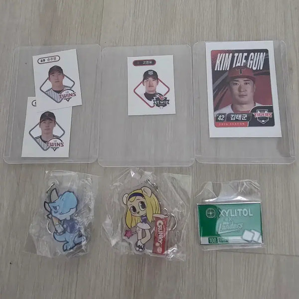 [BUNJANG] KBO Baseball Team Keyrings, Stickers, and Badges / KBO 롯데웰푸드 삼성NC 키링/ LGKT기아 띠부씰/ SSG뱃지