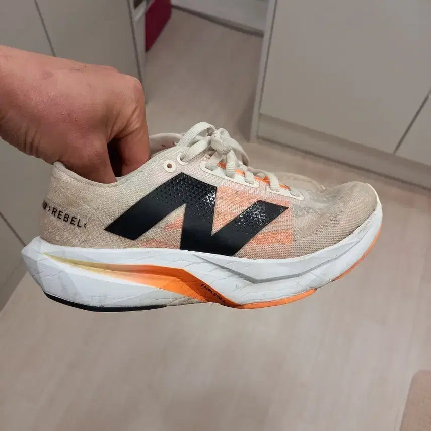 [BUNJANG] New Balance FuelCell Rebel 4 Sneakers (225) / 뉴발란스 퓨어셀 레벨4 225