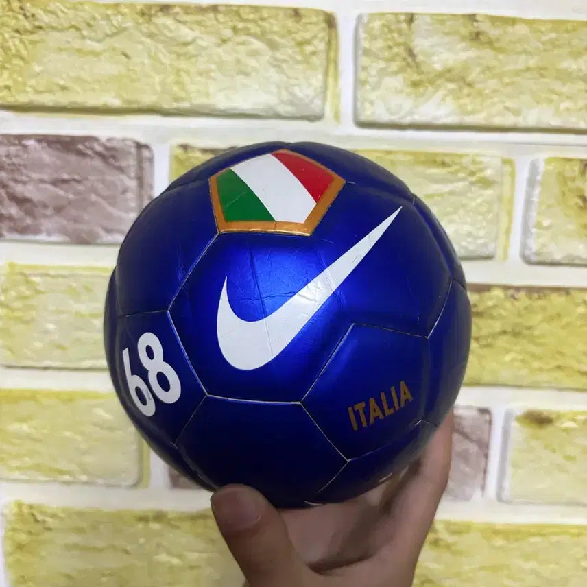[BUNJANG] Nike Italy National Team Retro Mini Football (2008 Euro Forza Azzurri) / [초희귀/정품] 나이키 이탈리아 국대 레트로 미니 축구공 (2008 유로