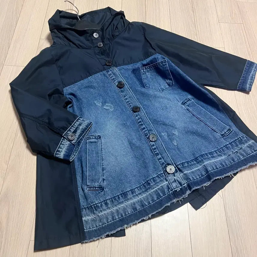 [BUNJANG] Son Jung Wan Denim Color Block Windbreaker Jacket Navy / 손정완 20년 데님 배색 바스락 점퍼 플레어 A라인 바람막이 네이비 자켓