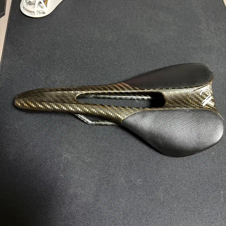 [BUNJANG] AX Lightness Full Carbon Saddle / ax lightness 풀카본 안장