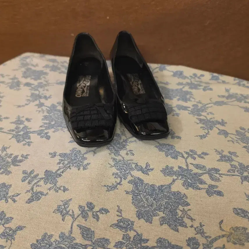 [BUNJANG] Ferragamo Black Patent Leather Ribbon Women's Heels / 정품 페라가모 블랙 페이턴트 리본 여성 구두