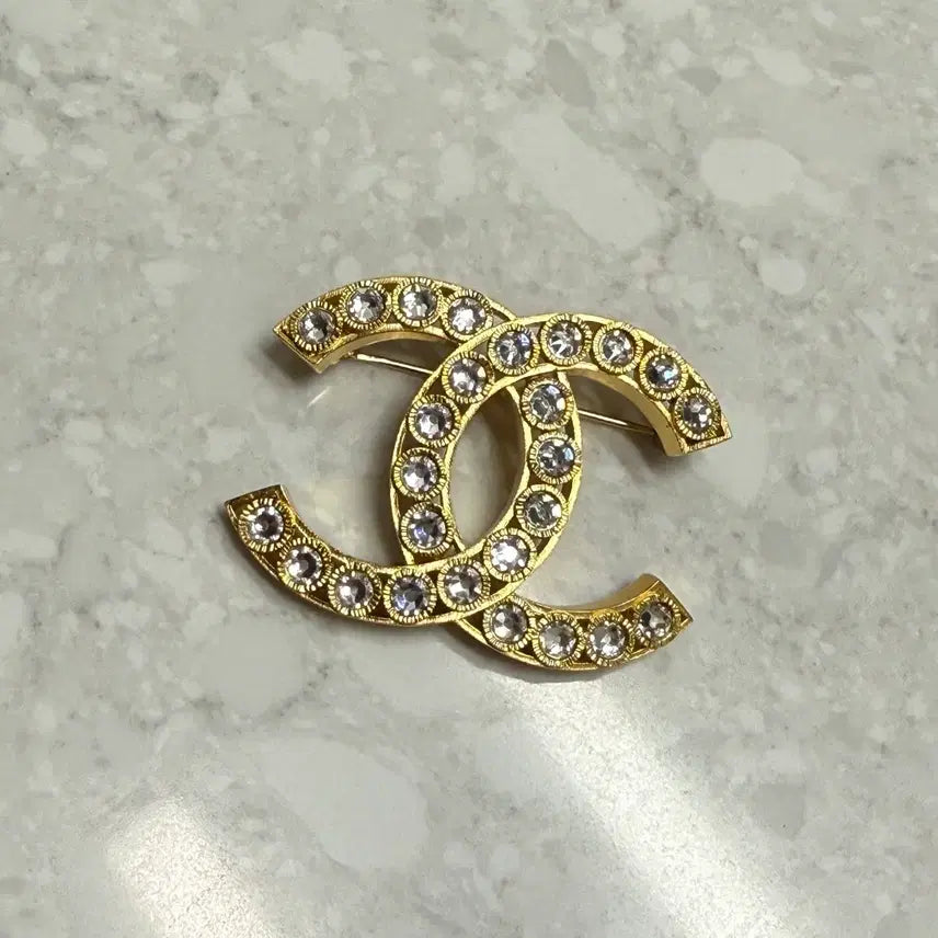 [BUNJANG] Chanel Gold Tone CC Logo Brooch / 샤넬 금장 CC 로고 브로치