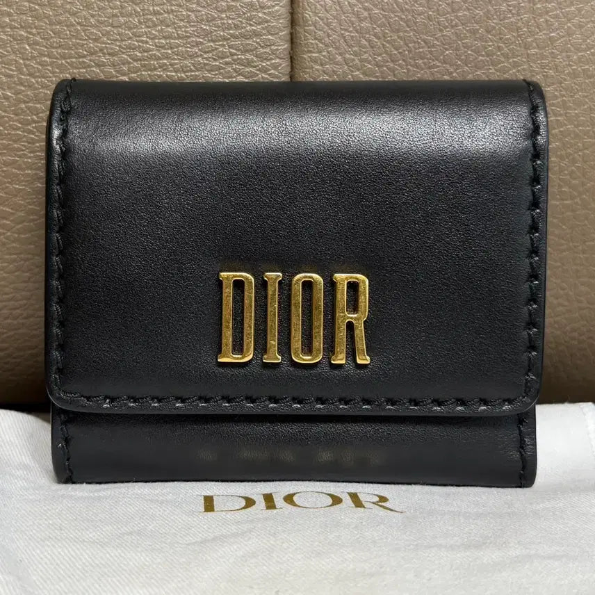 [BUNJANG] Dior Calfskin Defense Compact Trifold Wallet Black / 디올 카프스킨 로고 디펜스 컴팩트 3단 반지갑 블랙